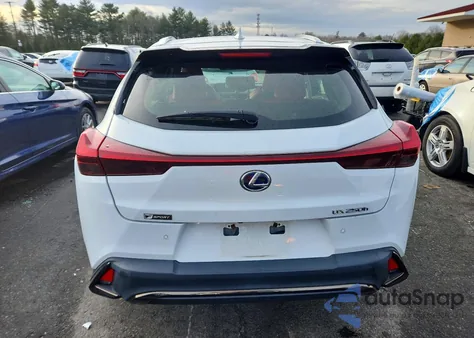 2021 Lexus Ux 250H z USA, uszkodzony, nr VIN JTHR9JBH5M2046468